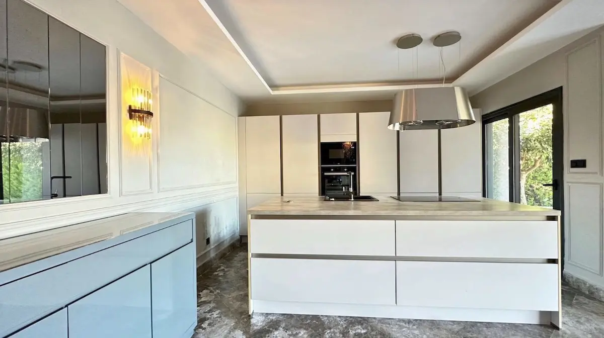 Fitted kitchen
